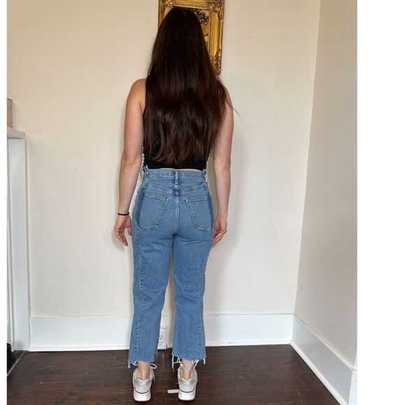 Abercrombie and Fitch The 90's Straight Ultra high Rise Ankle Crop Jean Size 8L - Picture 5 of 5